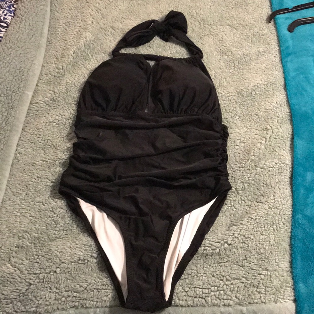 Cup she black bathing suit